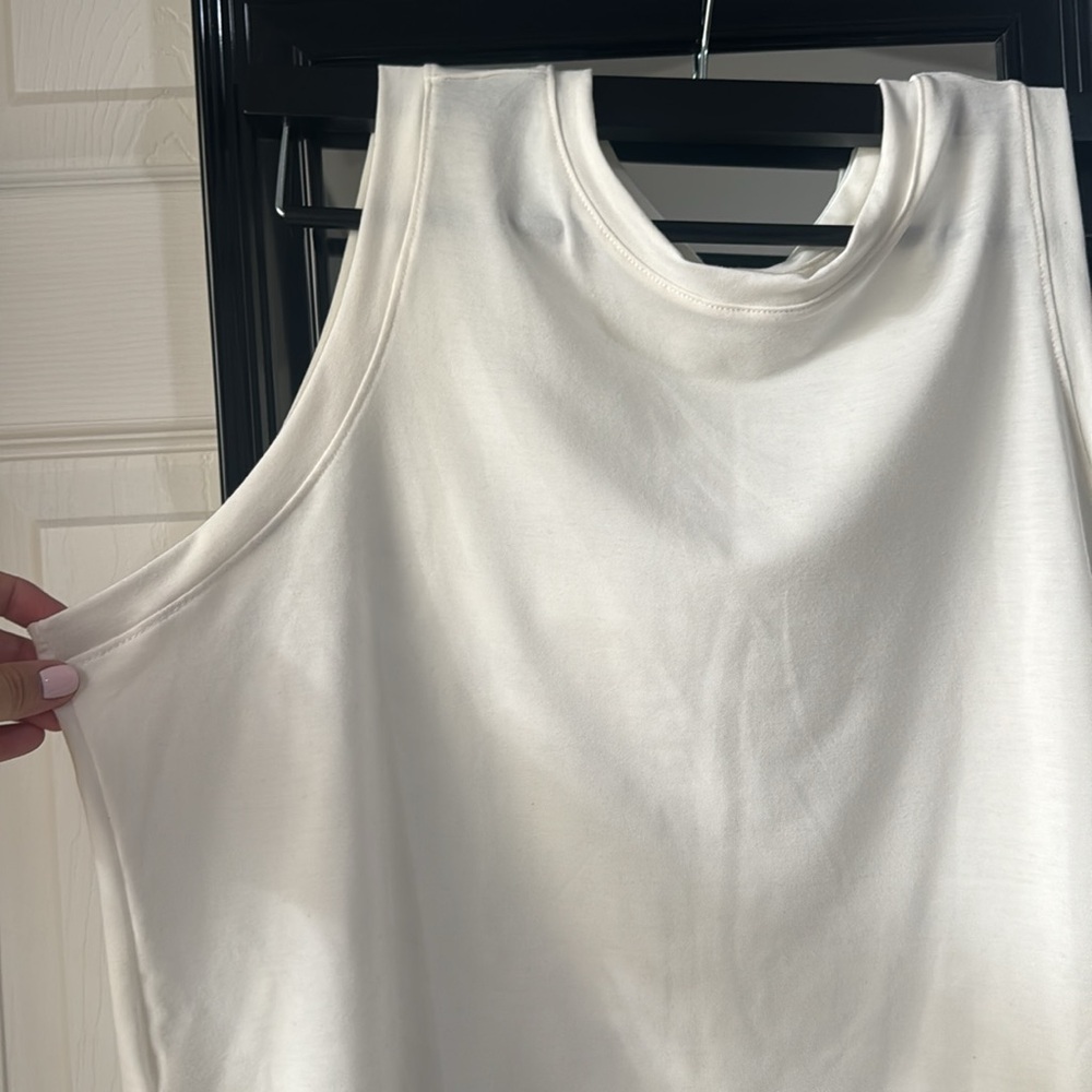 Top - Picture 2 of 3